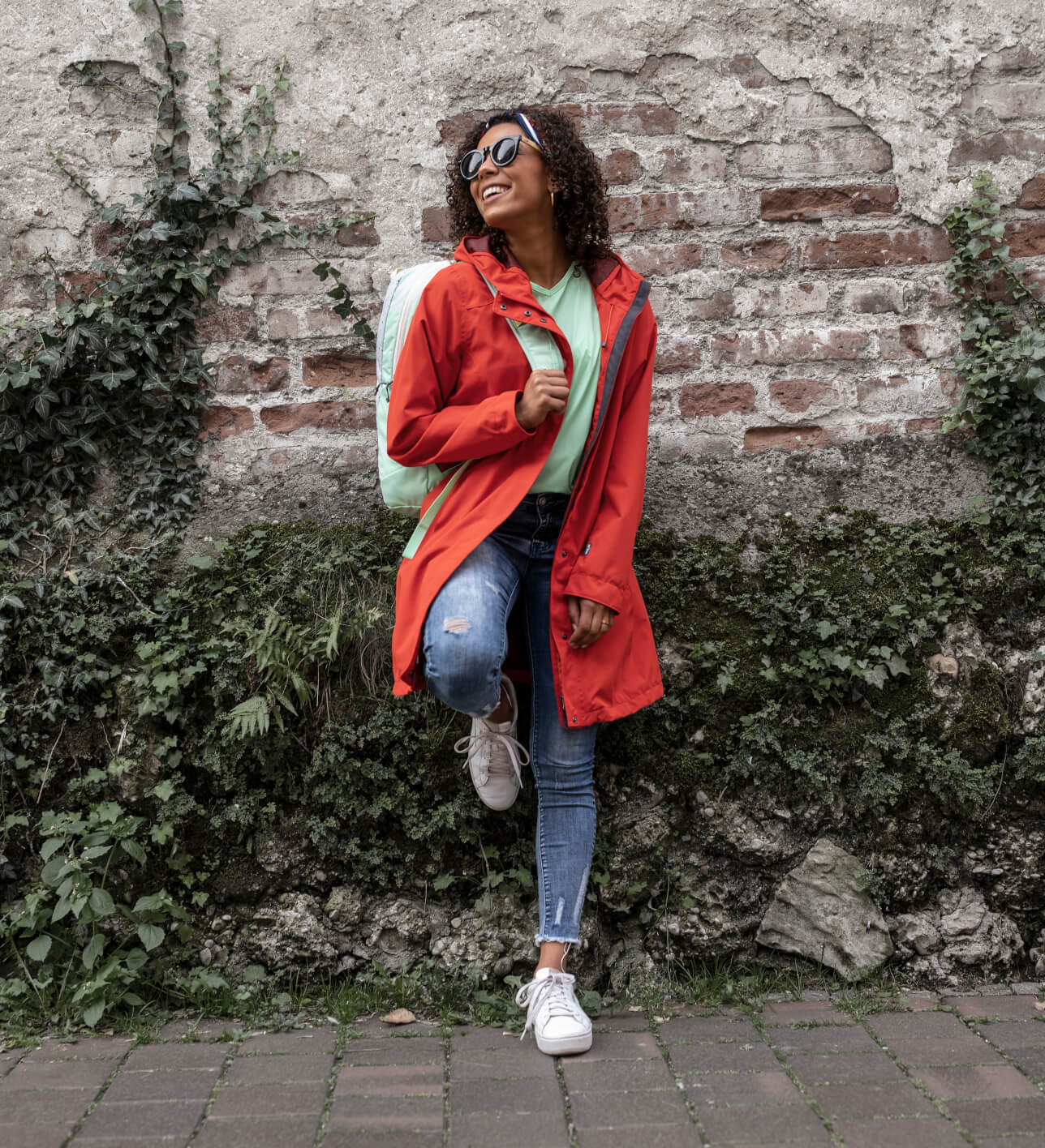 Sportlich-femininer Wetterschutz - Die modischen Damenmäntel Jons und Vinjo von Tatonka