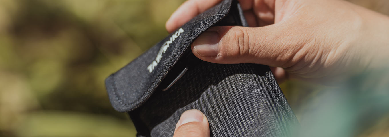 Handytaschen von Tatonka: Damit schützt du dein Smartphone bei Outdoor-Aktivitäten